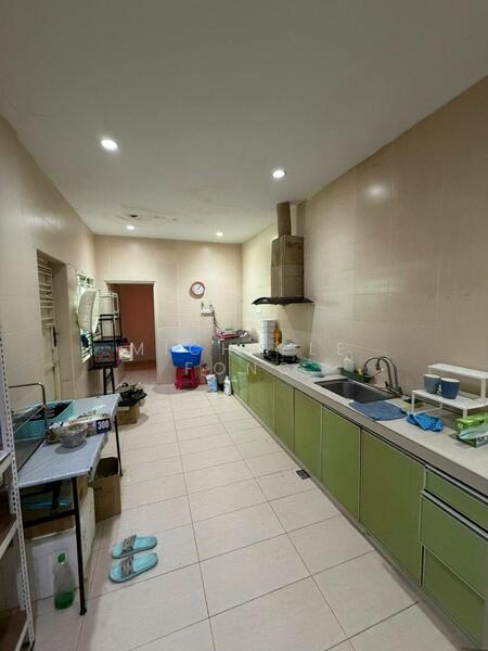 Cluster House for Sale in Taman Kempas Indah (Tebrau) - Michelle Fong - Kitchen - PropertyGuru.com.my
