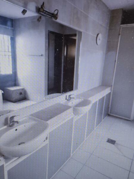 Bungalow House untuk Dijual di Taman Yarl (Jalan Klang Lama (Old Klang Road)) - FC Wong - Bathroom - PropertyGuru.com.my