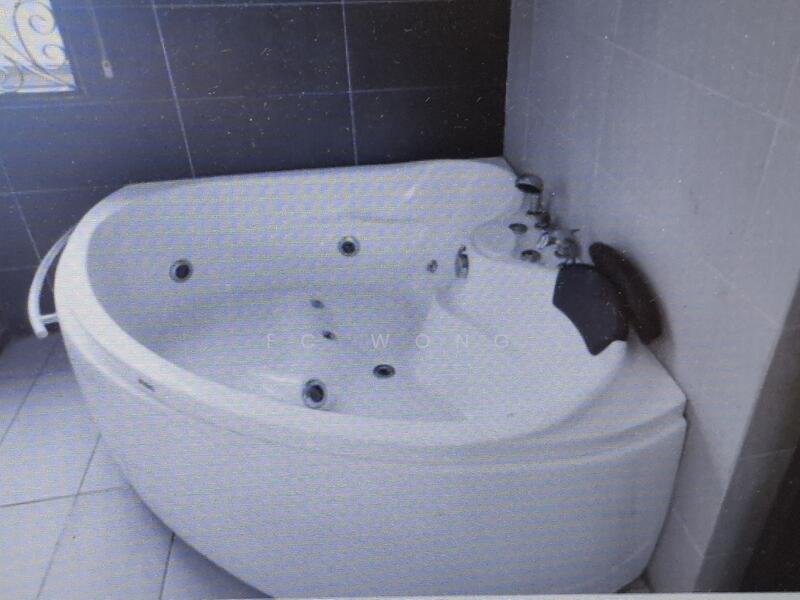 Bungalow House untuk Dijual di Taman Yarl (Jalan Klang Lama (Old Klang Road)) - FC Wong - Bathroom - PropertyGuru.com.my