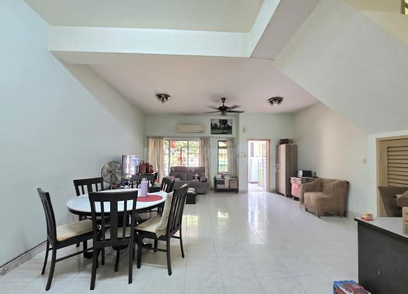 2-storey Terraced House for Sale in Puchong (Selangor) - Zihan Aziz - Living Room - PropertyGuru.com.my