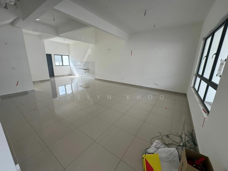 Kitchen & Dining Area