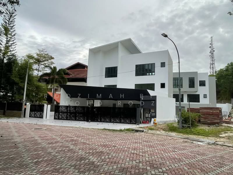 Bungalow for Sale in Bukit Jelutong (Shah Alam) - Rodzimah Binti Mohd Rodzi - Exterior - PropertyGuru.com.my