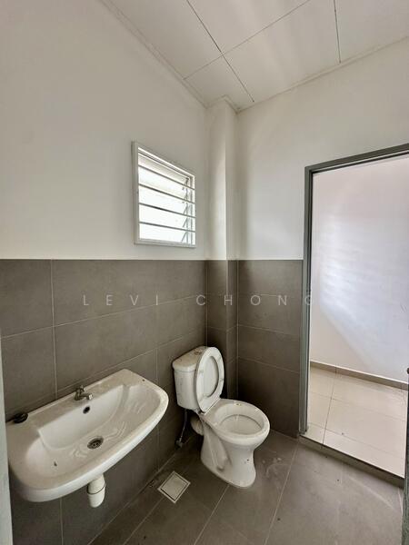 Rumah Teres untuk Dijual di Taman Pakatan Jaya (Tambun) - Levi Chong - Bathroom - PropertyGuru.com.my