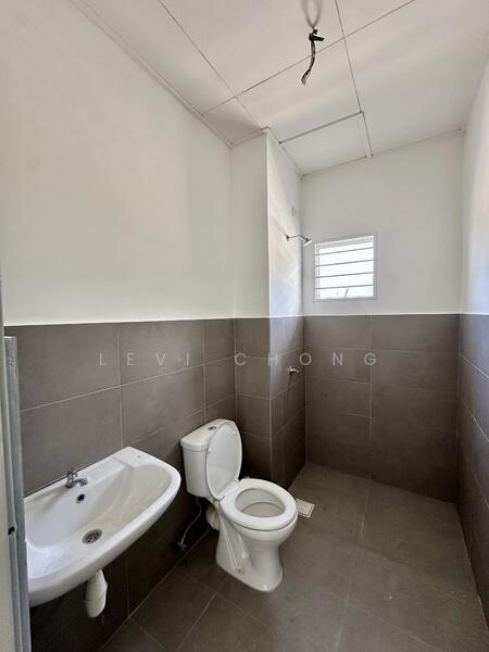 Rumah Teres untuk Dijual di Taman Pakatan Jaya (Tambun) - Levi Chong - Bathroom - PropertyGuru.com.my