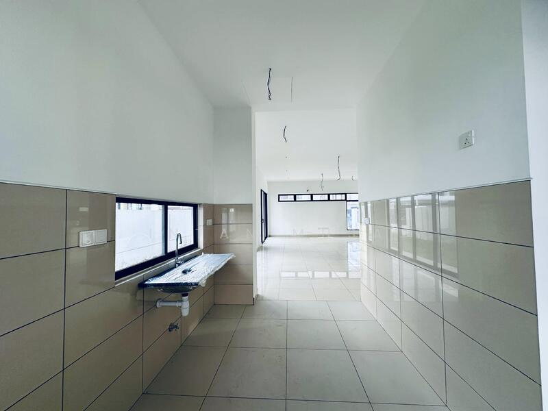 Rumah Berkembar untuk Dijual di Elmina (Shah Alam) - Intan Musa - Kitchen - PropertyGuru.com.my