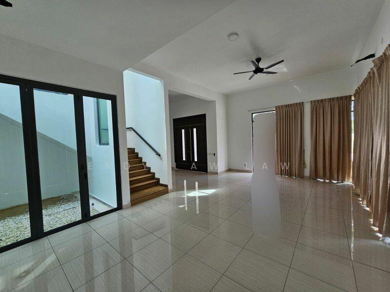 Rumah Berkembar untuk Dijual di Setia Eco Gardens (Gelang Patah) - Endy Law Law - Living Room - PropertyGuru.com.my