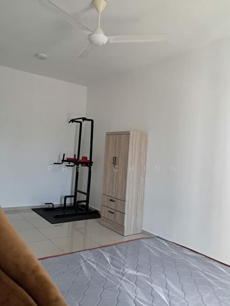 Solaria Residences untuk Untuk Disewa - RM 1,700 /bulan, Feb 2026 - Master Bedroom - PropertyGuru.com.my