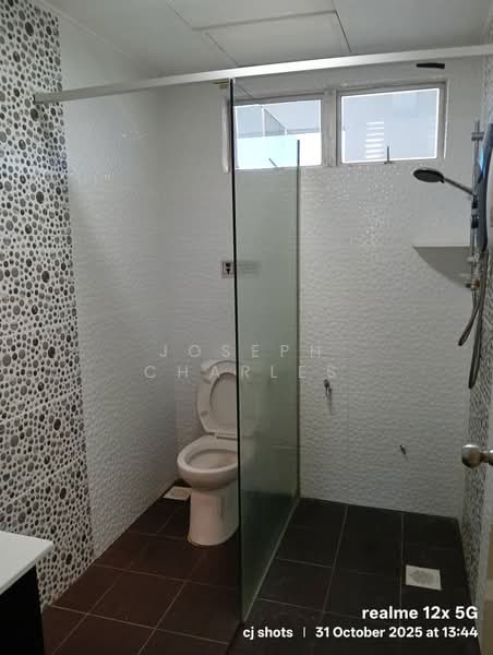 Kondominium untuk Dijual di Bay View Villas - Joseph Charles - Bathroom - PropertyGuru.com.my