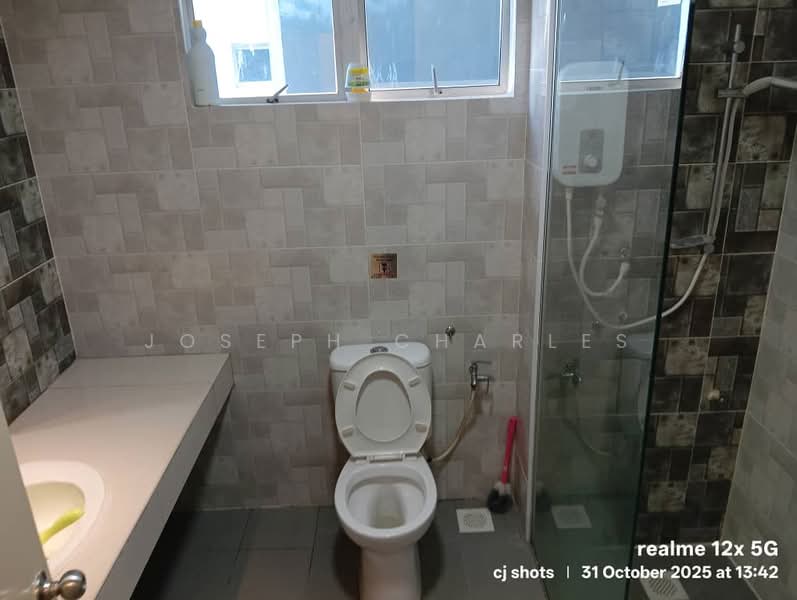 Kondominium untuk Dijual di Bay View Villas - Joseph Charles - Bathroom - PropertyGuru.com.my