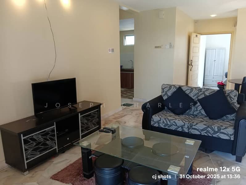 Kondominium untuk Dijual di Bay View Villas - Joseph Charles - Living Room - PropertyGuru.com.my