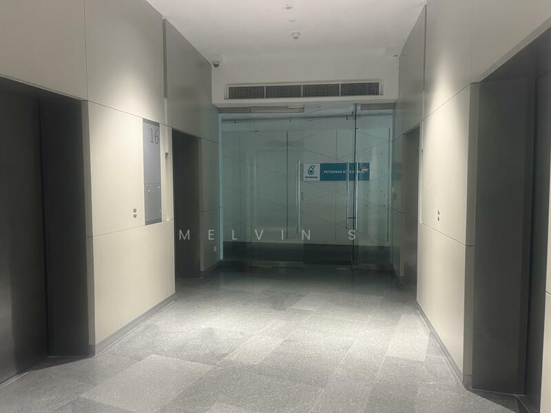 Dual Entrance to Floor