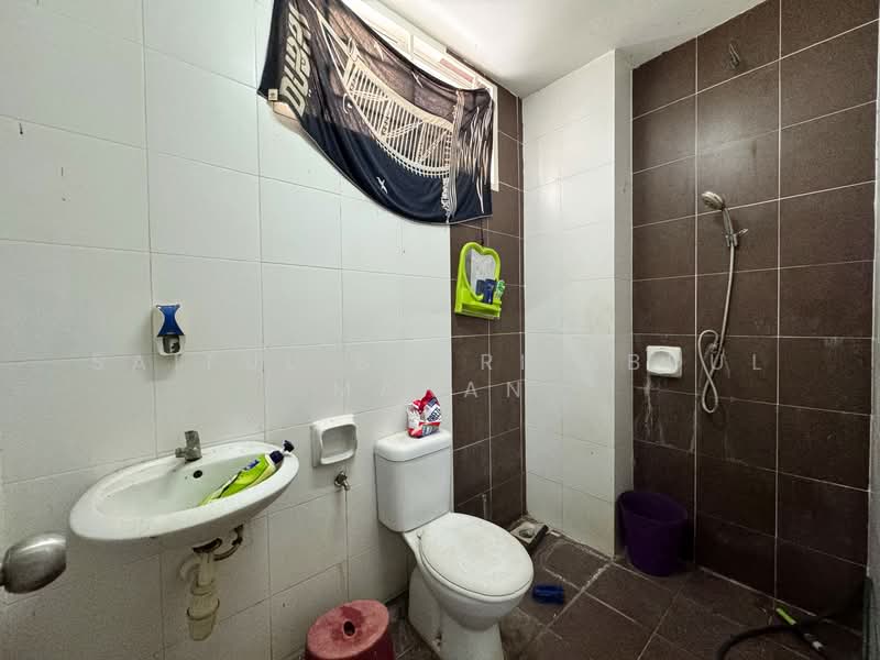 2-storey Terraced House for Sale in Bandar Saujana Putra (Tanjong Duabelas) - Saiful Bahri Abdul Manan - Bathroom - PropertyGuru.com.my