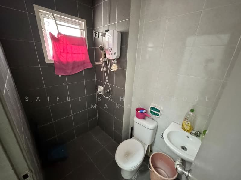 2-storey Terraced House for Sale in Bandar Saujana Putra (Tanjong Duabelas) - Saiful Bahri Abdul Manan - Bathroom - PropertyGuru.com.my