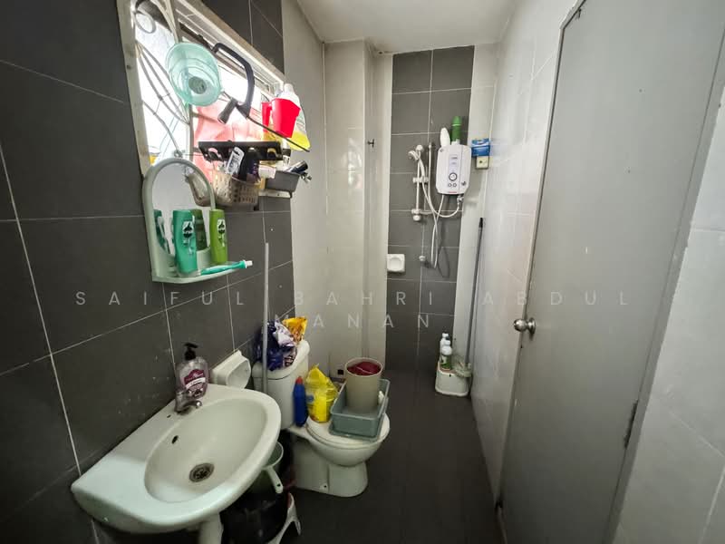 2-storey Terraced House for Sale in Bandar Saujana Putra (Tanjong Duabelas) - Saiful Bahri Abdul Manan - Bathroom - PropertyGuru.com.my
