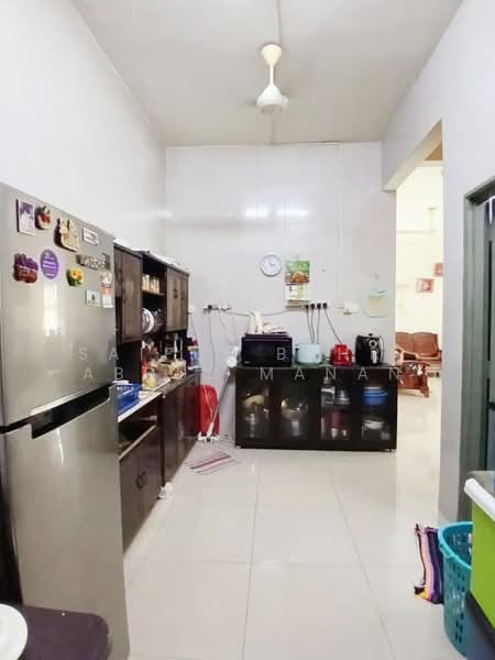 Cluster House for Sale in Bandar Saujana Putra (Tanjong Duabelas) - Saiful Bahri Abdul Manan - Kitchen - PropertyGuru.com.my