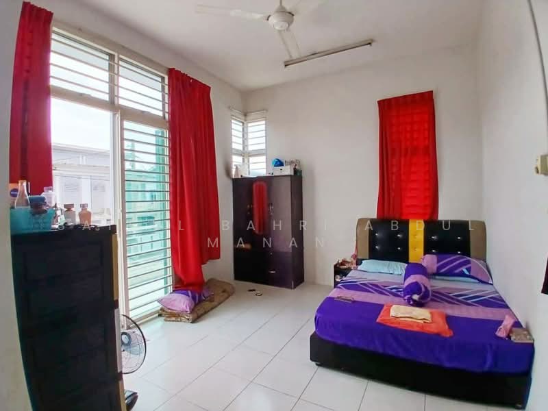 Cluster House for Sale in Bandar Saujana Putra (Tanjong Duabelas) - Saiful Bahri Abdul Manan - Bedroom - PropertyGuru.com.my