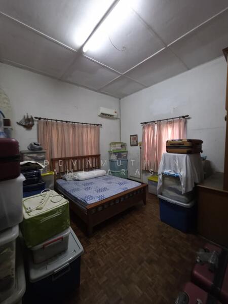 Rumah Banglo untuk Dijual di Seksyen 11 (Petaling Jaya) - Devamuthan Tamilarasan - Bedroom - PropertyGuru.com.my