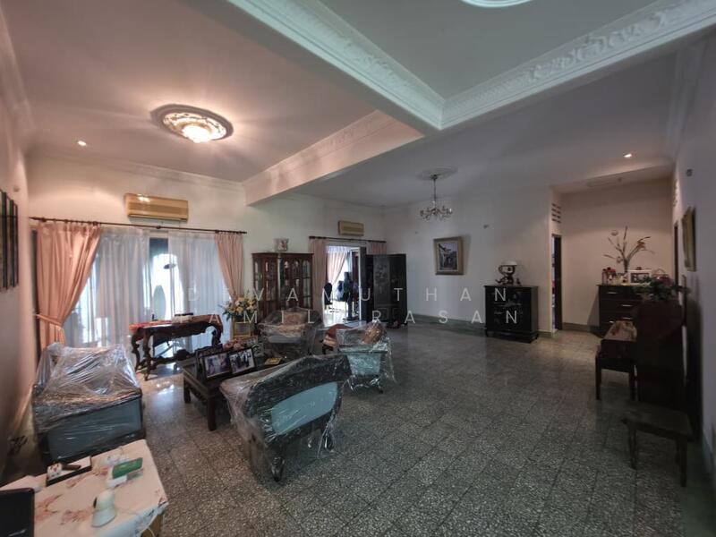 Rumah Banglo untuk Dijual di Seksyen 11 (Petaling Jaya) - Devamuthan Tamilarasan - Living Room - PropertyGuru.com.my