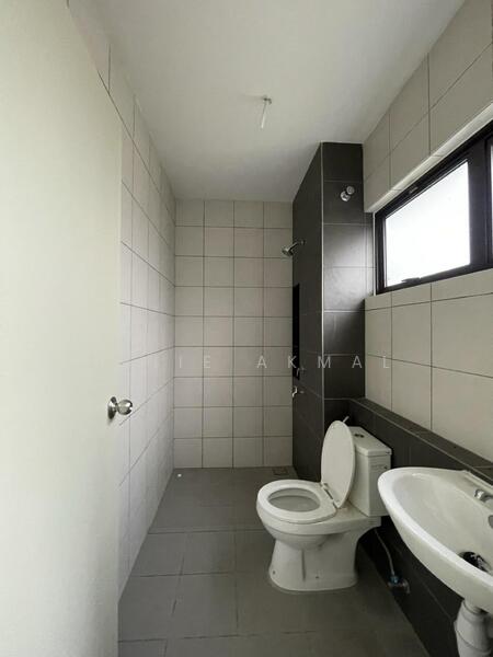 2-storey Terraced House for Sale in Sepang (Selangor) - Dinie Akmal - Bathroom - PropertyGuru.com.my