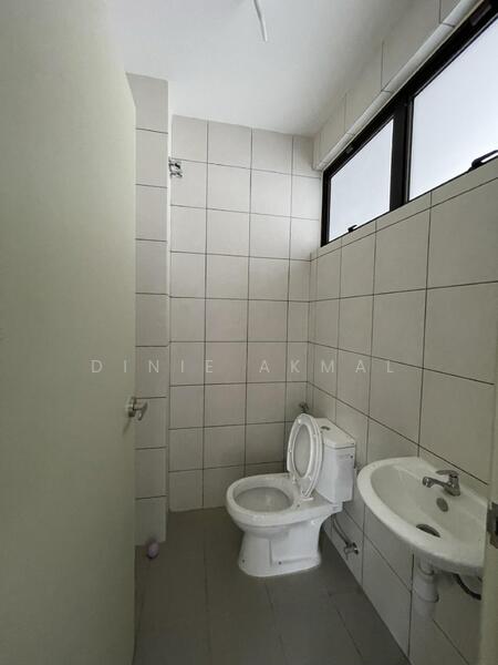 2-storey Terraced House for Sale in Sepang (Selangor) - Dinie Akmal - Bathroom - PropertyGuru.com.my