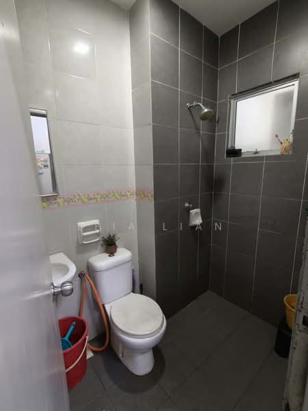 Semi-Detached House for Sale in Bandar Saujana Putra (Tanjong Duabelas) - Leia Lian - Bathroom - PropertyGuru.com.my