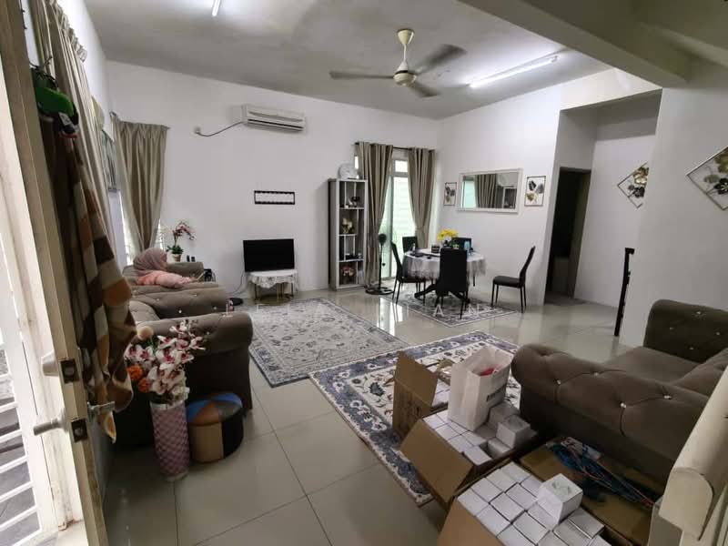 Semi-Detached House for Sale in Bandar Saujana Putra (Tanjong Duabelas) - Leia Lian - Living Room - PropertyGuru.com.my