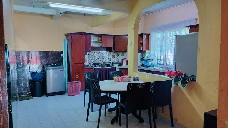 2-storey Terraced House for Sale in Rawang (Selangor) - Rosdi Sharif - Kitchen - PropertyGuru.com.my