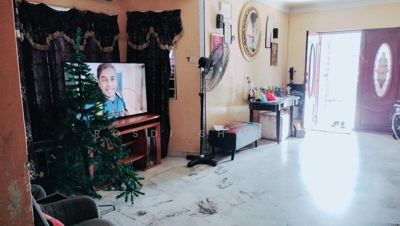 2-storey Terraced House for Sale in Rawang (Selangor) - Rosdi Sharif - Living Room - PropertyGuru.com.my