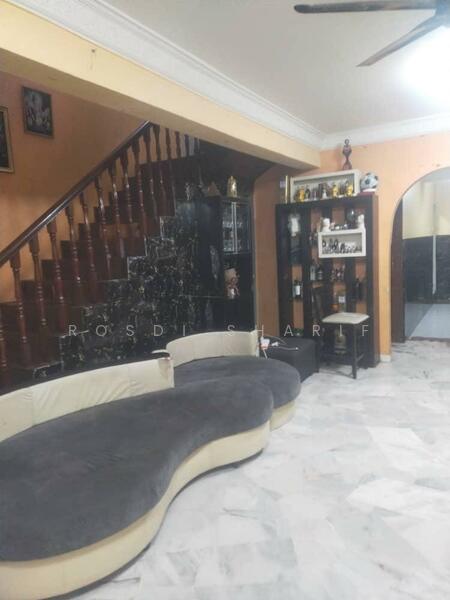 2-storey Terraced House for Sale in Rawang (Selangor) - Rosdi Sharif - Living Room - PropertyGuru.com.my