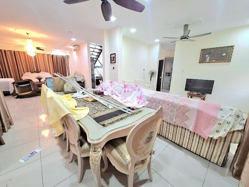 Rumah Banglo untuk Dijual di Bandar Seri Putra (Bangi) - Mohd Nazri Roslan - Living Room - PropertyGuru.com.my