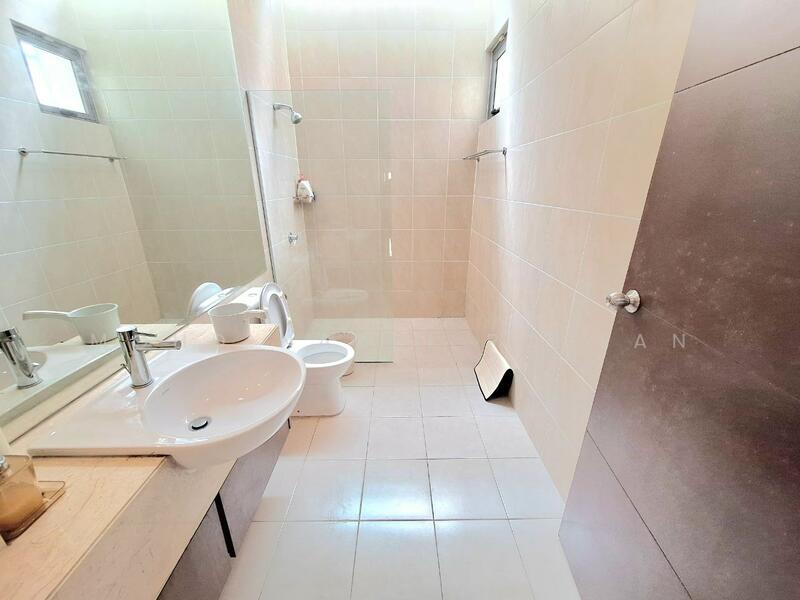 Rumah Banglo untuk Dijual di Bandar Seri Putra (Bangi) - Mohd Nazri Roslan - Bathroom - PropertyGuru.com.my