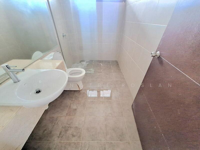 Rumah Banglo untuk Dijual di Bandar Seri Putra (Bangi) - Mohd Nazri Roslan - Bathroom - PropertyGuru.com.my