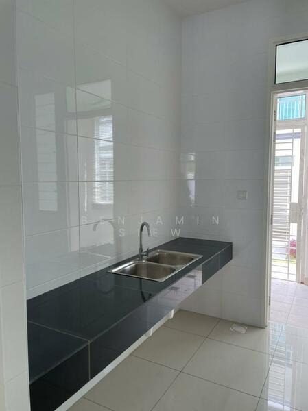 Eco Majestic, Merrydale Fully Furnished 22x70 untuk Untuk Dijual - RM 700,000, Feb 2026 - Kitchen - PropertyGuru.com.my