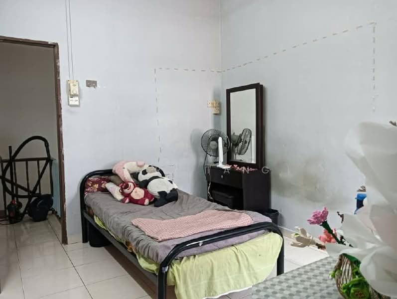 Rumah Teres 2 Tingkat untuk Dijual di Taman Cempaka (Ipoh) - Gary Tang - Bedroom - PropertyGuru.com.my