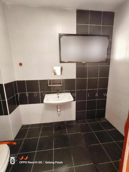 2-storey Terraced House for Sale in Nusantara Prima (Gelang Patah) - Endy Law Law - Bathroom - PropertyGuru.com.my