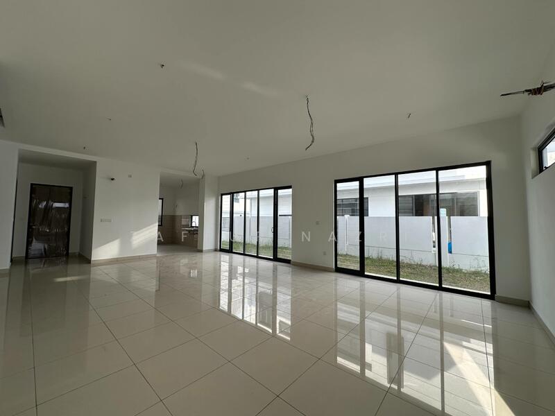 Rumah Berkembar untuk Dijual di Elmina (Shah Alam) - Zaffur Nazri - Living Room - PropertyGuru.com.my