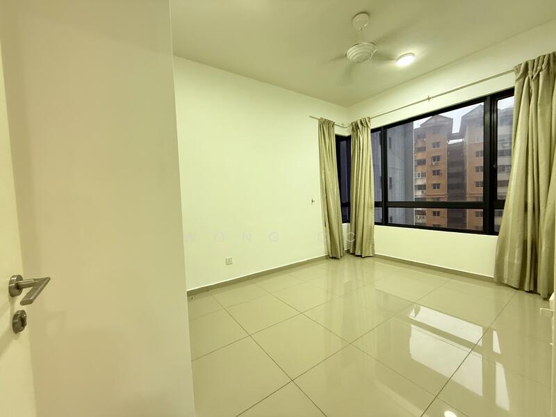 Master bedroom - Angle 01