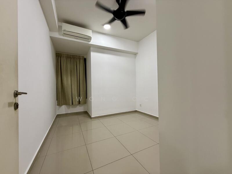 Bedroom 04 - Angle 01