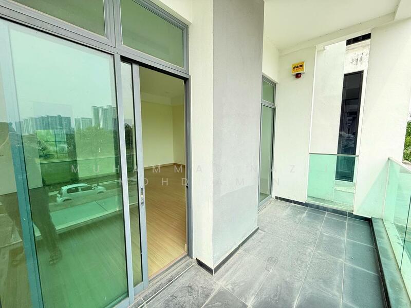 3-storey Terraced House for Sale in Bandar Nusaputra (Puchong) - Muhammad Nazli Mohd Amin - Balcony - PropertyGuru.com.my