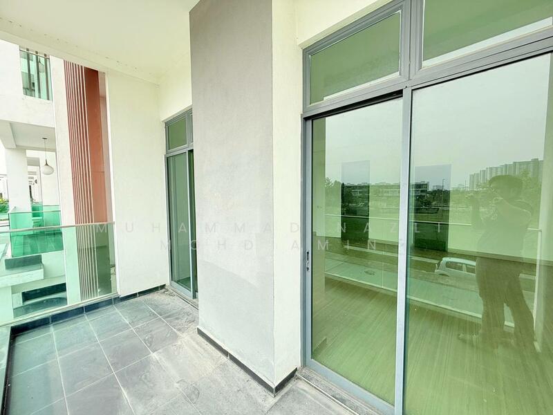 3-storey Terraced House for Sale in Bandar Nusaputra (Puchong) - Muhammad Nazli Mohd Amin - Balcony - PropertyGuru.com.my
