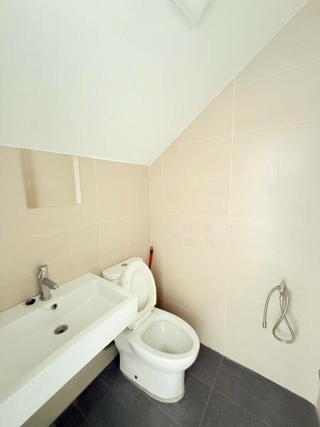 3-storey Terraced House for Sale in Bandar Nusaputra (Puchong) - Muhammad Nazli Mohd Amin - Bathroom - PropertyGuru.com.my