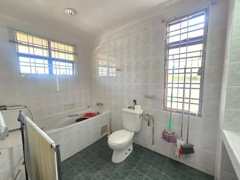 Bungalow for Sale in Taman Bukit Rinting (Masai) - Fu Guan - Bathroom - PropertyGuru.com.my