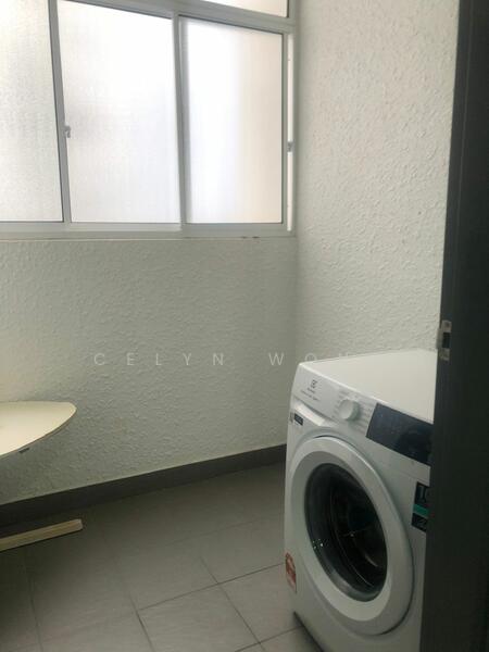 Yard w Washing Machine