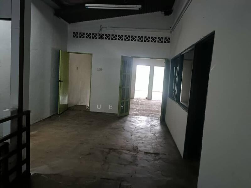 Shop for Sale in Klang (Selangor) - Ruby Ng - Interior - PropertyGuru.com.my