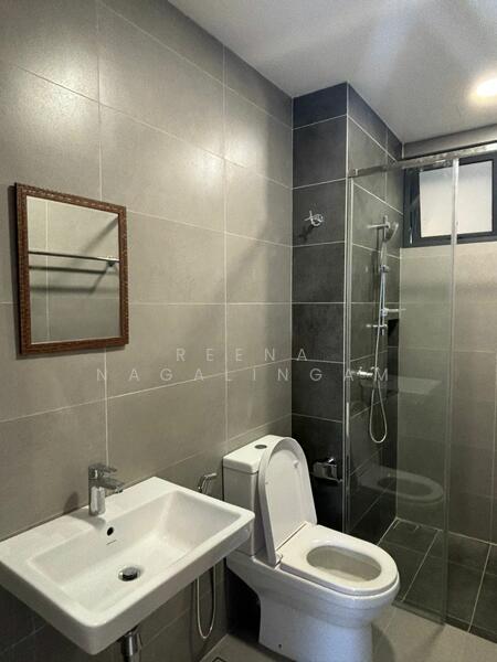 Servis Apartment untuk Disewa di Sunway Belfield - Reena Nagalingam - Bathroom - PropertyGuru.com.my