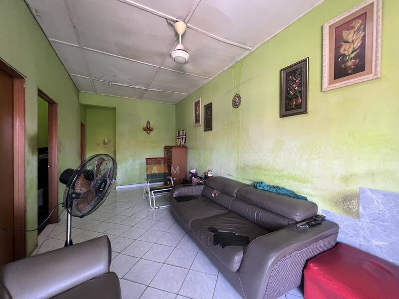 1-storey Terraced House for Sale in Bandar Rinching Seksyen 5 (Semenyih) - Sam Ong - Living Room - PropertyGuru.com.my