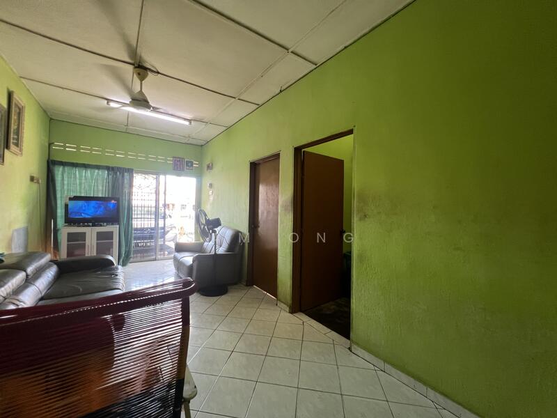 1-storey Terraced House for Sale in Bandar Rinching Seksyen 5 (Semenyih) - Sam Ong - Living Room - PropertyGuru.com.my
