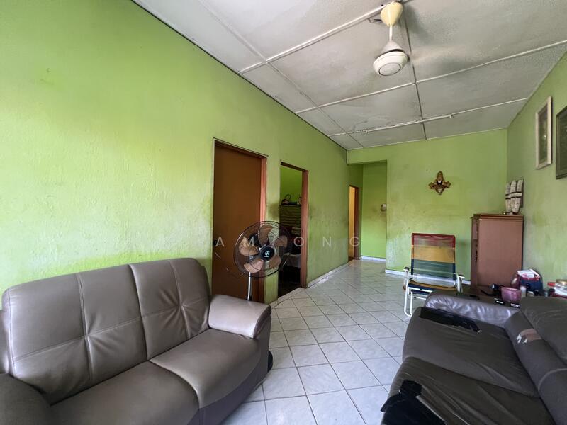 1-storey Terraced House for Sale in Bandar Rinching Seksyen 5 (Semenyih) - Sam Ong - Living Room - PropertyGuru.com.my
