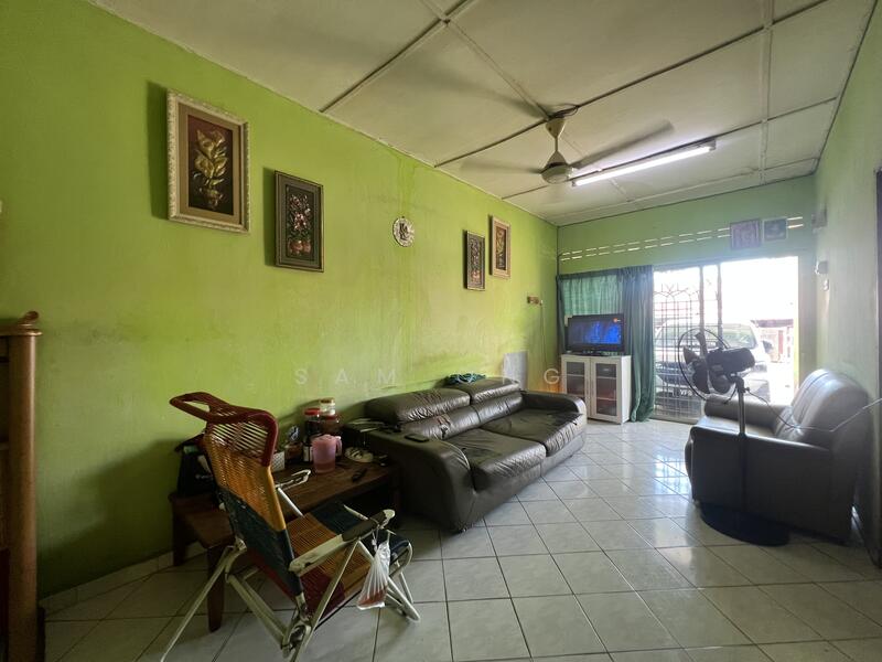 1-storey Terraced House for Sale in Bandar Rinching Seksyen 5 (Semenyih) - Sam Ong - Living Room - PropertyGuru.com.my