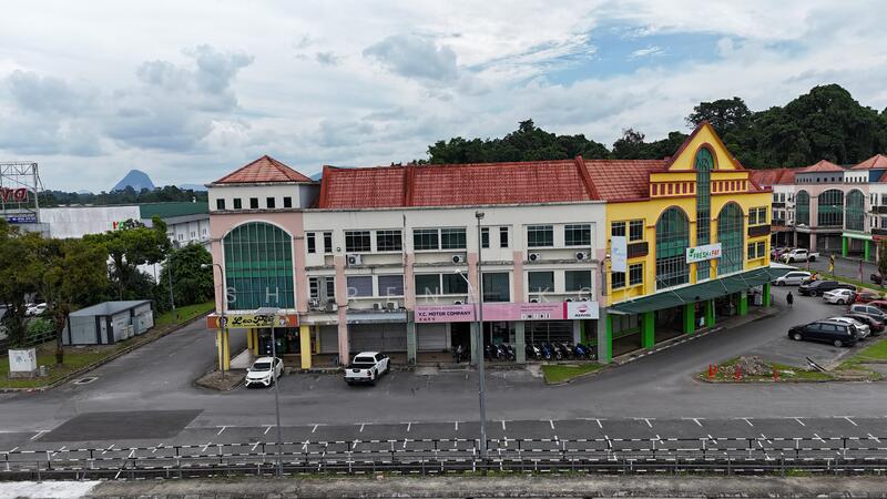 3 Storey Shop Corner @ M10 Commercial 10th Mile Jalan Penrissen untuk Untuk Dijual - RM 800,000, Feb 2026 - Exterior - PropertyGuru.com.my